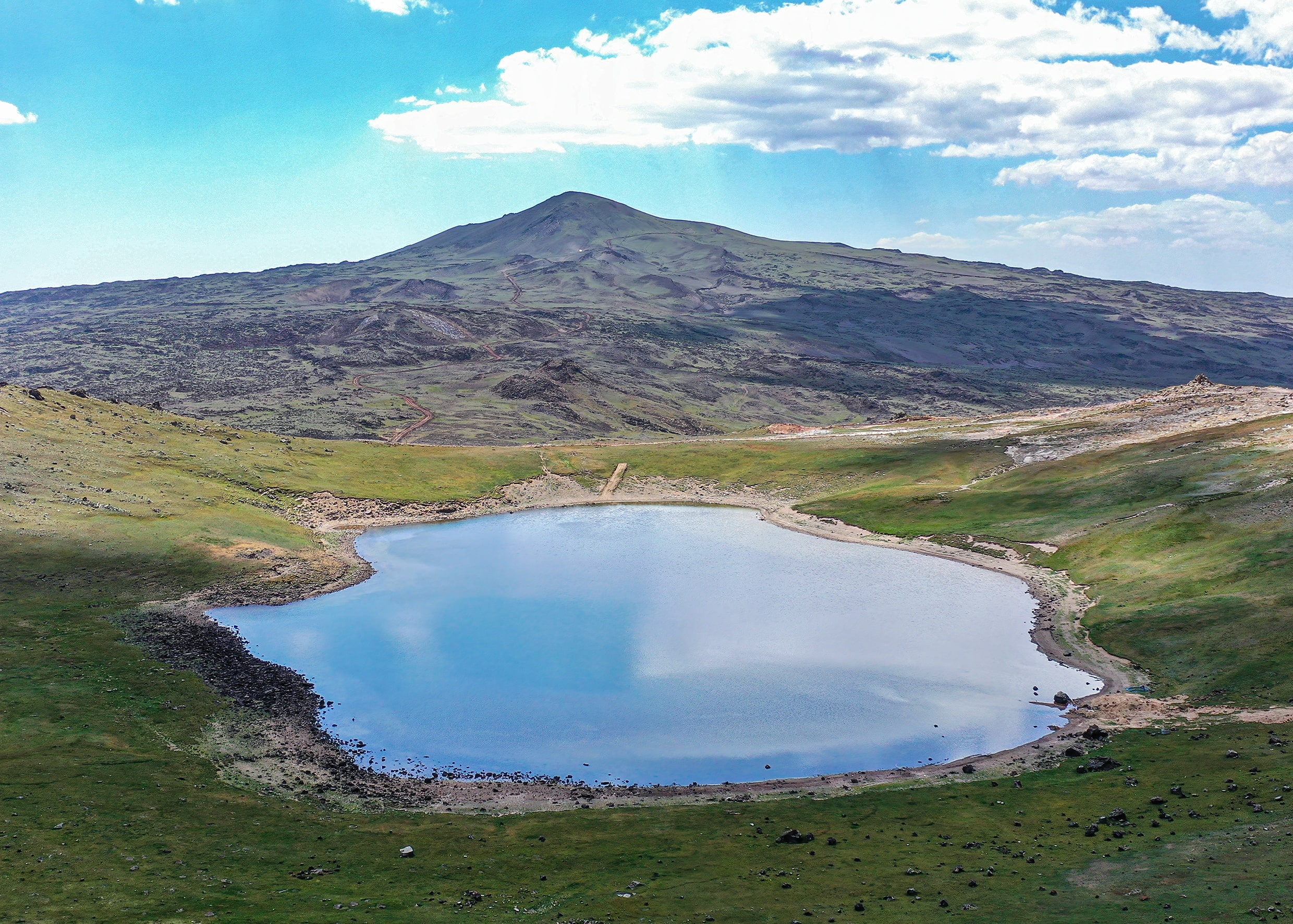 TENDÜREK KRATER GÖLÜ