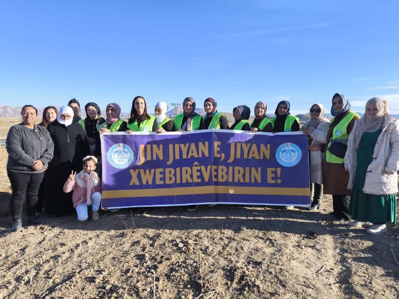 Kadın Eliyle Onlarca Meşe Toprakla Buluştu